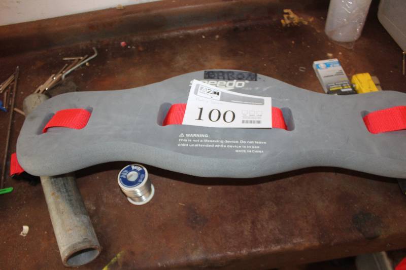 lot 100 image: Speedo Flotation Device