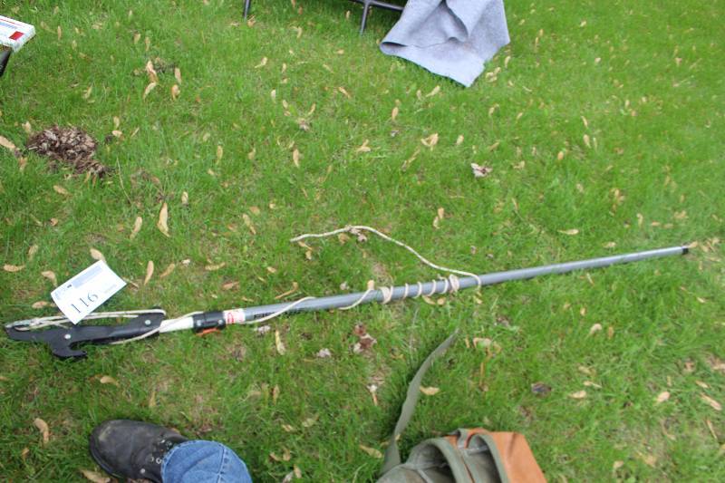 lot 116 image: Fiskars Pole Trimmer