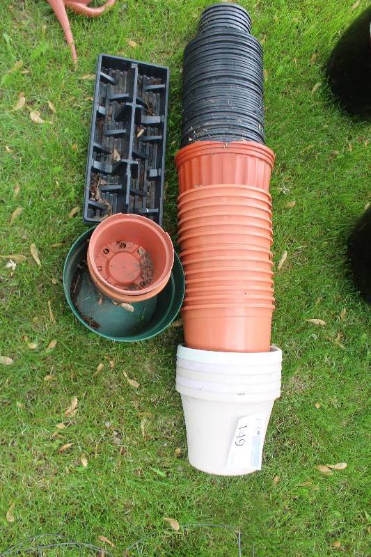 lot 149 image: Lot of (20) Plastic Plant Pots