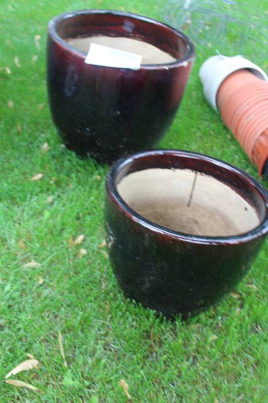 lot 147 image: Lot of (2) Ceramic Plant Pots