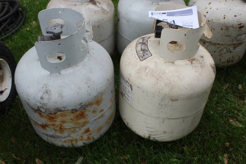 lot 154 image: Lot of (2) Propane Tanks