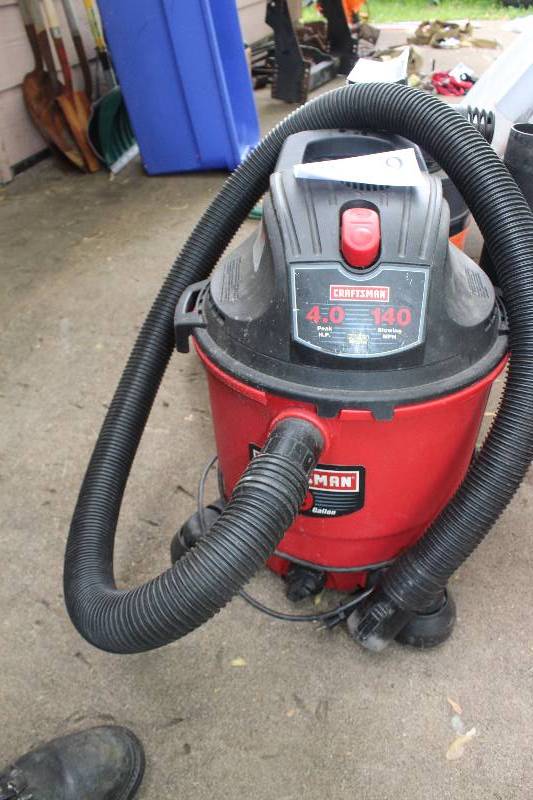 lot 6 image: Craftsman Wet Dry Vacuum
