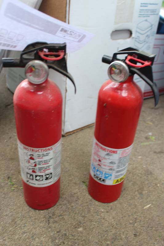 lot 121 image: Lot of (2) Kidde Multi Purpose Dry Chemical Fire Extinguisher