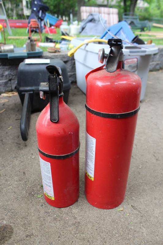 lot 120 image: Lot of (2) Kidde Multi Purpose Dry Chemical Fire Extinguisher