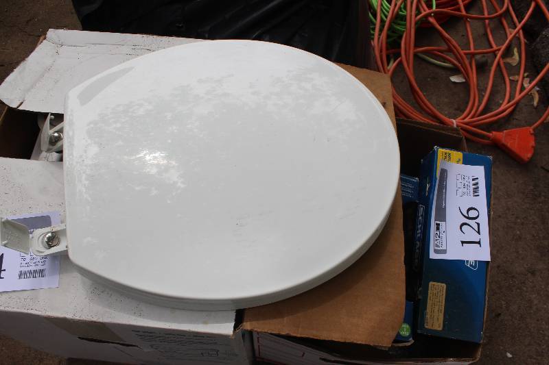 lot 125 image: Toilet Seat