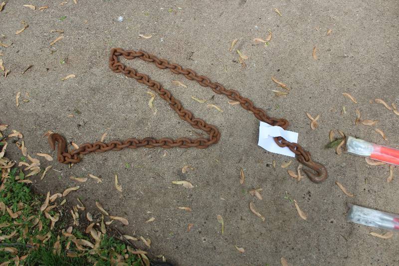 lot 170 image: 7ft. Chain w 2 Hooks