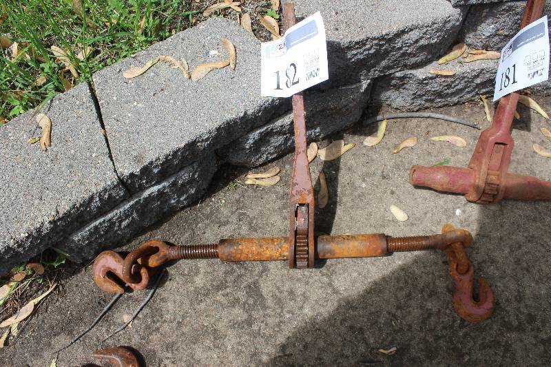 lot 182 image: Overhead Pull Bar