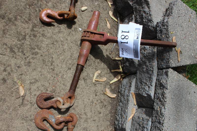 lot 181 image: Overhead Pull Bar