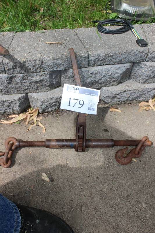 lot 179 image: Overhead Pull Bar