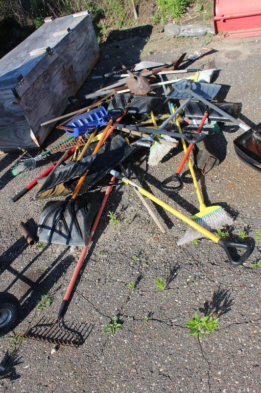 lot 210 image: Lot of (20) Yard Tools Includes Rakes, Shovels, Brooms, And More