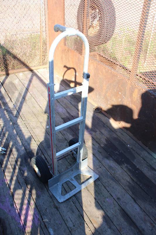 lot 208 image: Magliner 2-Wheel Dolly