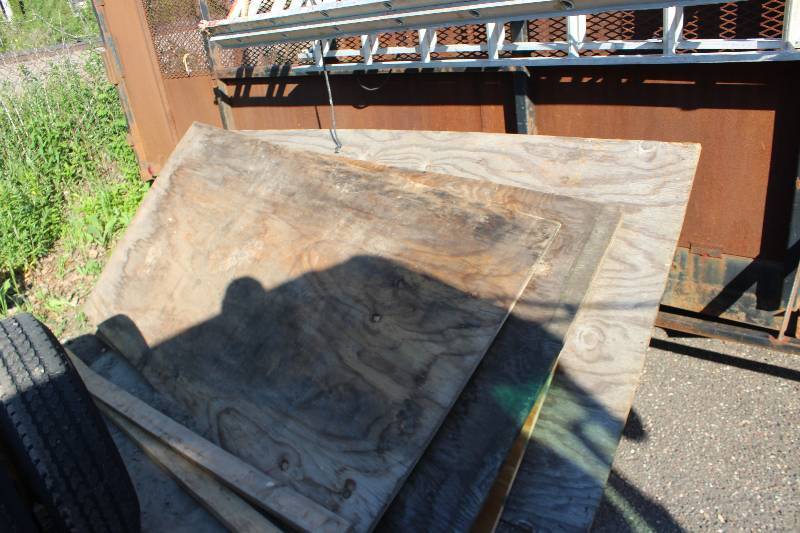 lot 212 image: Lot of (4) 4x8ft. Plywood Sheets