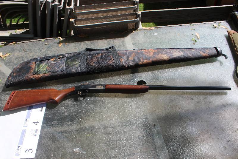 lot 3 image: Harrington & Richards, Topper Model 48, 20 Gauge, Full Choke, Single Shot, Breach Action