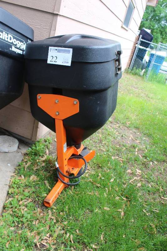 Buyers SaltDogg Commercial Tailgate Mount Salt Spreader w Harness, Remote Control