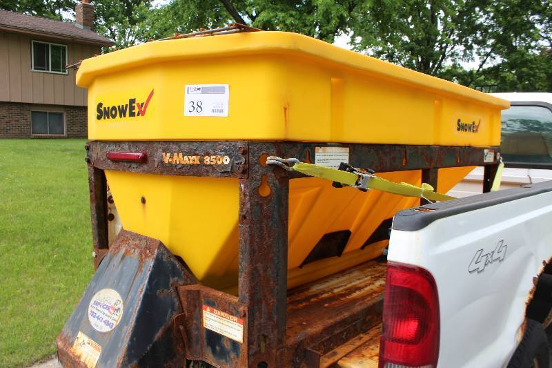 Trynex Snow-Ex Bed-Mount Salt Spreader w Mounting Brackets, Harness, Remote Controls