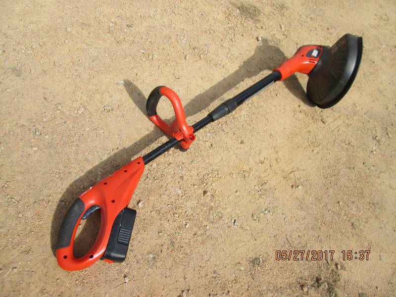 Black n Decker battery operated tri...