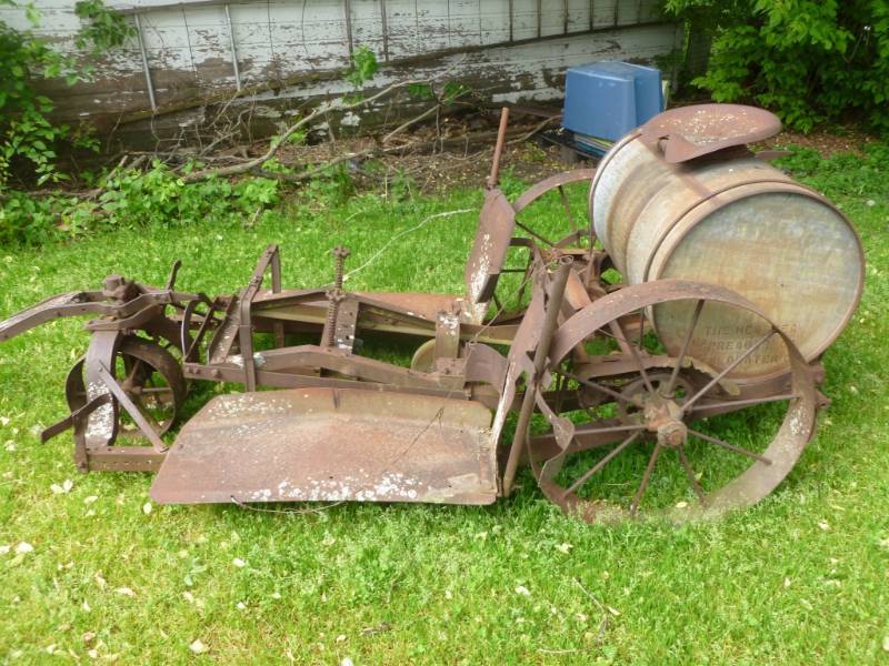 Antique Tobacco Planter Manannah 268 Antique Tobacco Planter, Barn