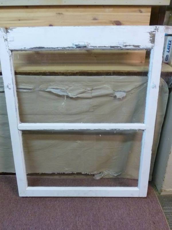 lot 14 image: Vintage Window