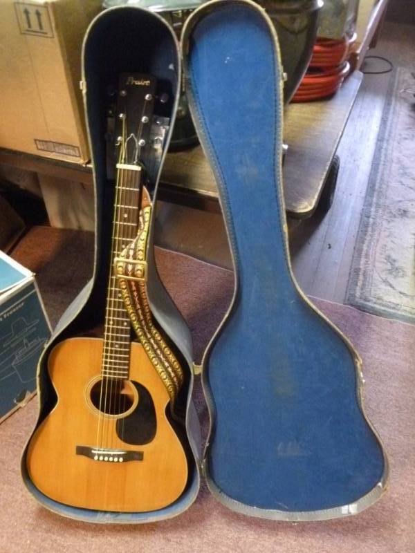 lot 18 image: Acoustic Guitar