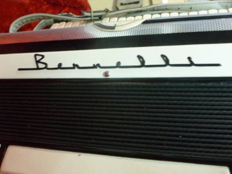 lot 20 image: Vintage Accordion