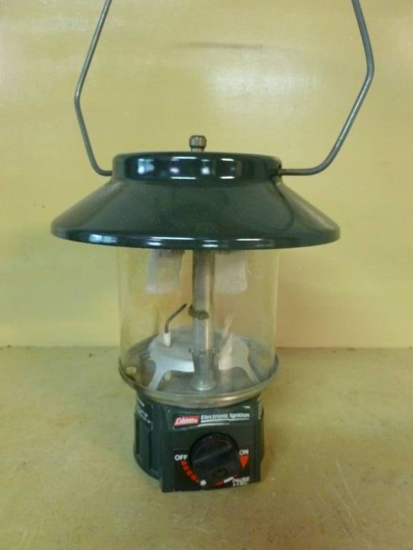 lot 26 image: Coleman Lantern