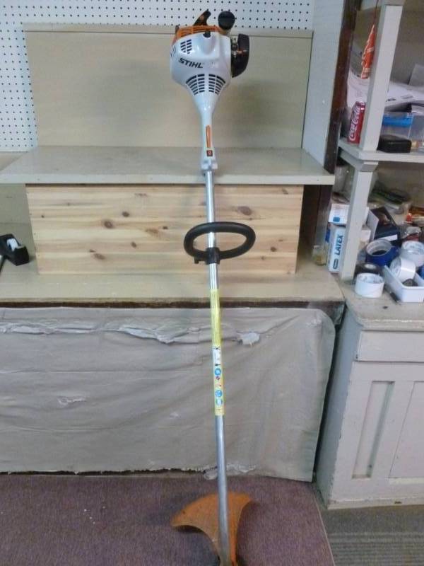 lot 32 image: Stihl Trimmer