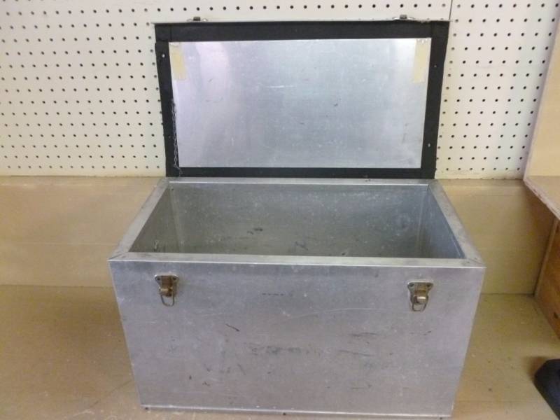 lot 41 image: Vintage Cooler