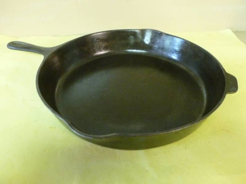 lot 73 image: Cast Iron Pan