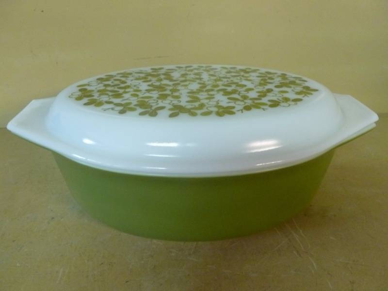 lot 77 image: Vintage Pyrex