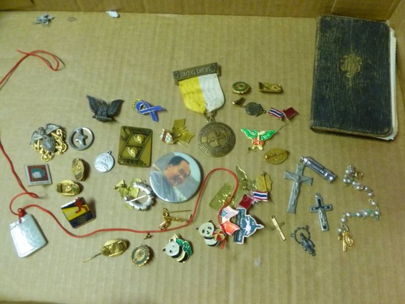 lot 89 image: Jacket Pins