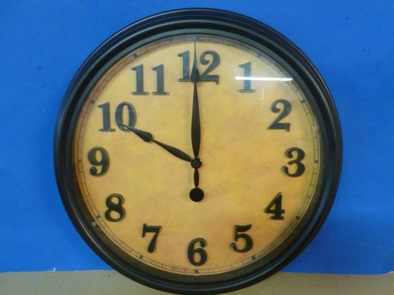 lot 94 image: Wall Clock
