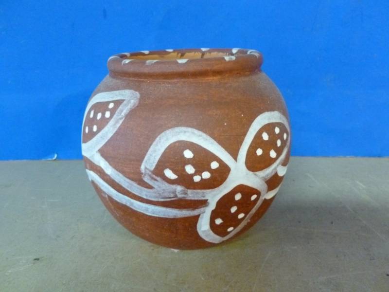 lot 100 image: Native Themed