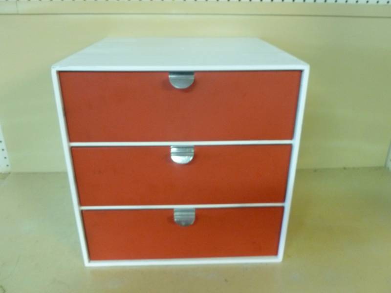 lot 104 image: Wooden Organizer