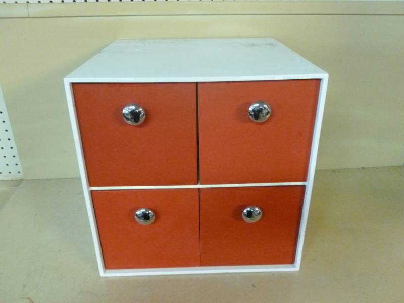 lot 105 image: Wooden Organizer