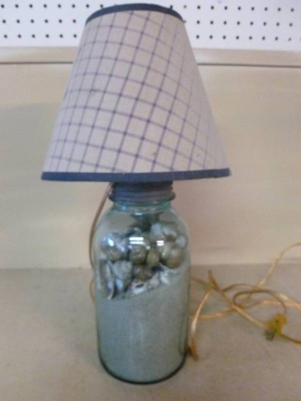 lot 108 image: Dresser Lamp