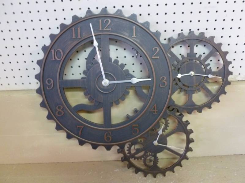 lot 111 image: Wall Clock