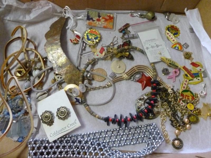 lot 116 image: Jewelry