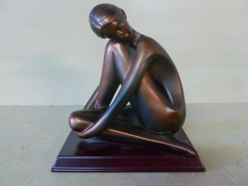 lot 118 image: Decorative