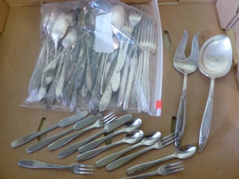lot 125 image: Vintage Silverplate Flatware