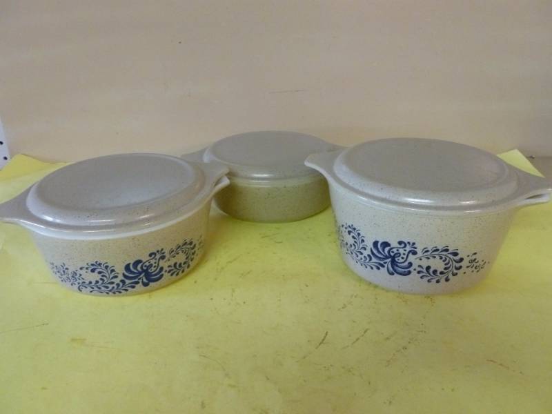lot 126 image: Pyrex