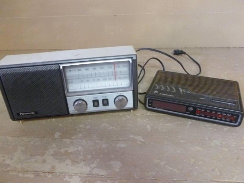 lot 137 image: Radio