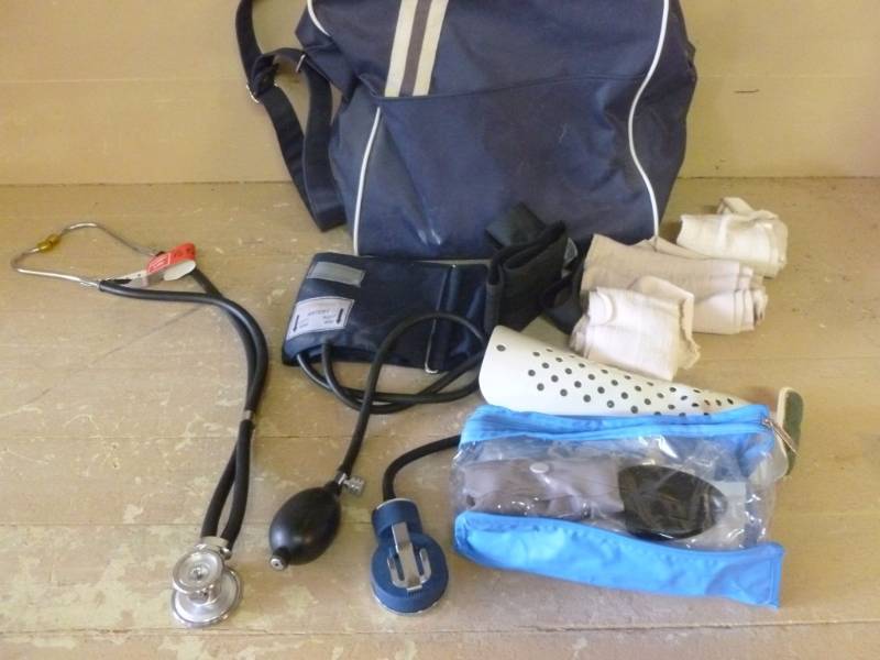 lot 142 image: Medical Equipment