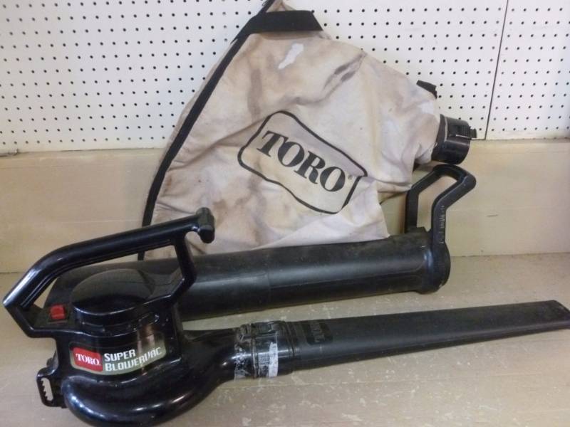 lot 145 image: Toro Blower Vac