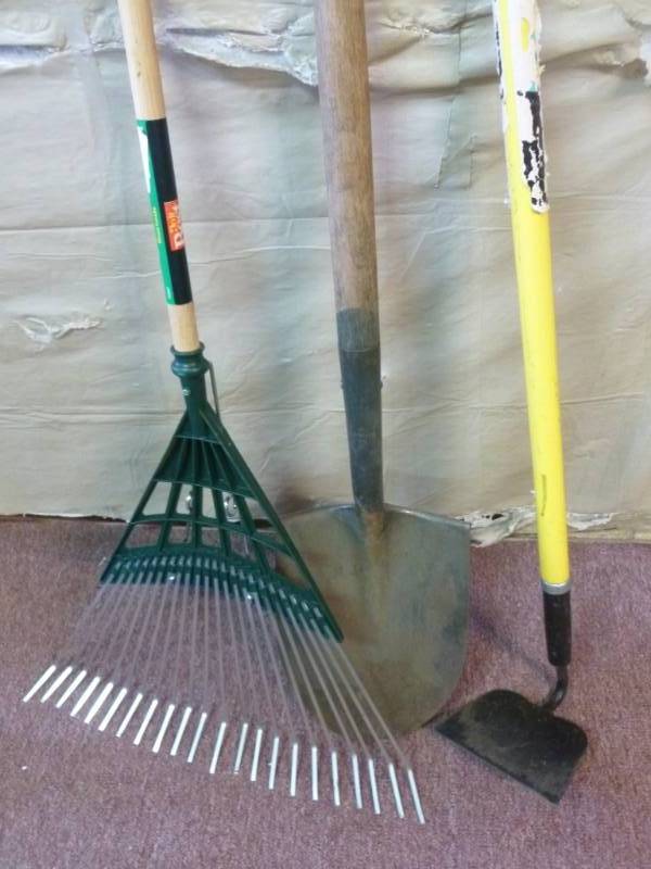 lot 147 image: Lawn And Garden Items