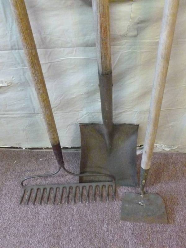 lot 148 image: Lawn And Garden Items