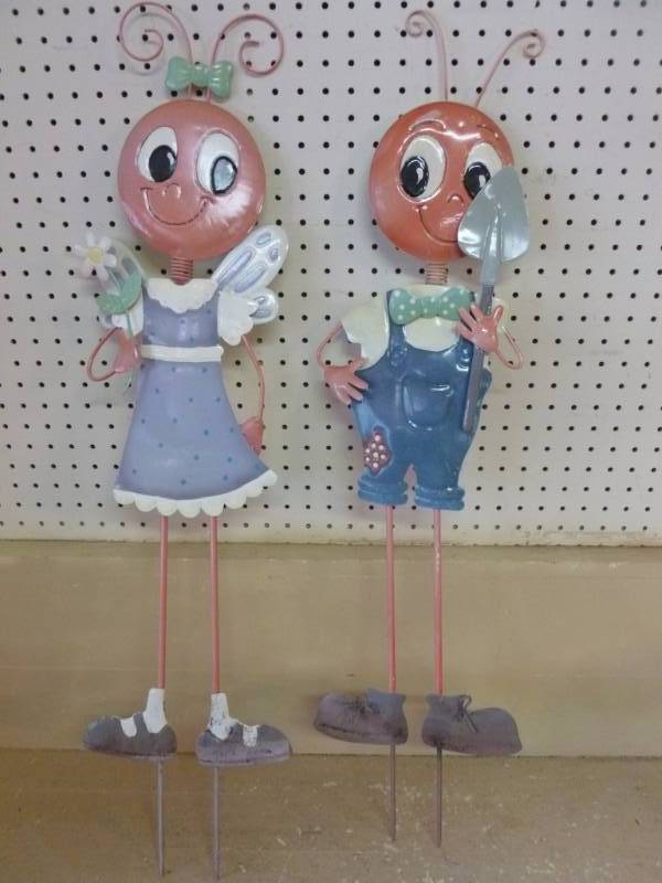 lot 154 image: Yard Decorations