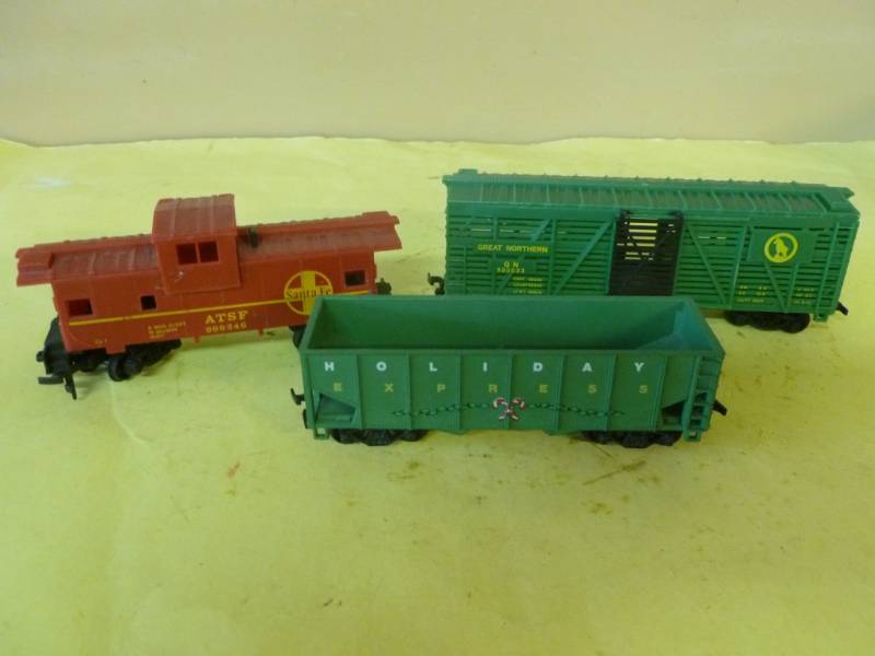 lot 163 image: HO Scale Train Cars
