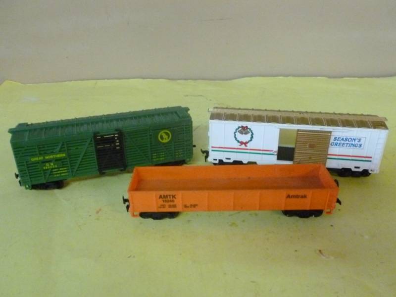 lot 169 image: HO Scale Train Cars