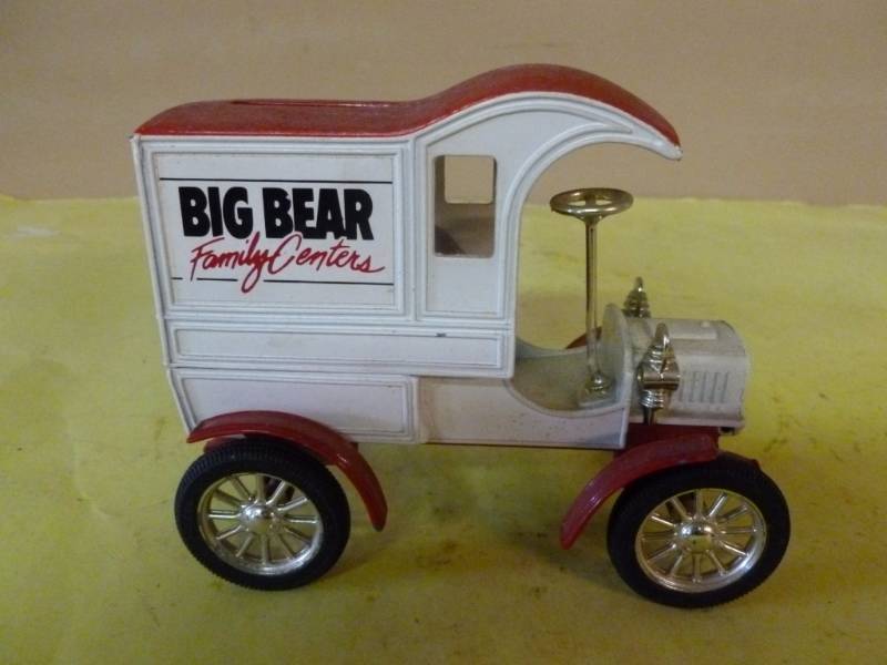 lot 175 image: Ertl Truck Coin Bank