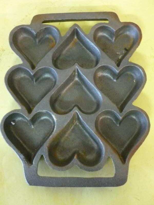 lot 194 image: Cast Iron Corn Bread Pan